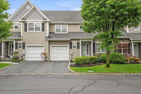 75 Paddington Circle, Smithtown, NY 11787
