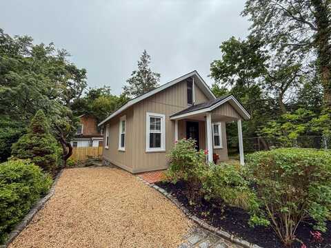27 12th Avenue, Sea Cliff, NY 11579