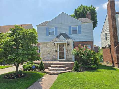 7610 174th Street, Fresh Meadows, NY 11366