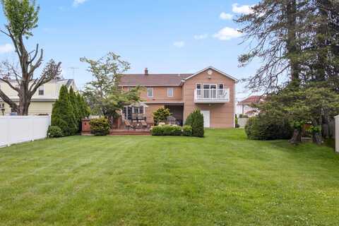 13 Evans Avenue, Albertson, NY 11507