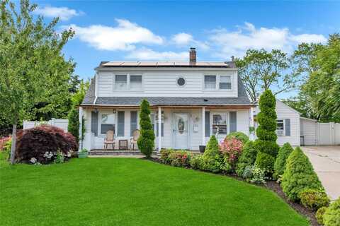 10 Horseshoe Lane, Levittown, NY 11756