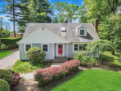 10 Clearbrook Drive, Smithtown, NY 11787