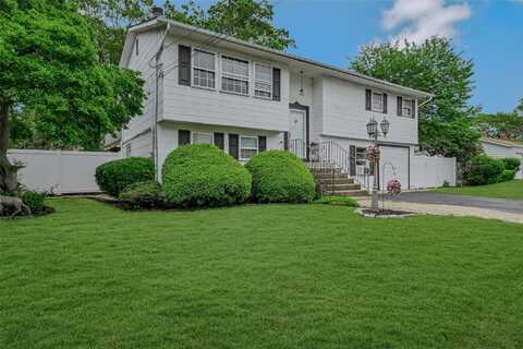 61 Opal Street, Holbrook, NY 11741