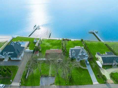 8 Bay Street, East Moriches, NY 11940