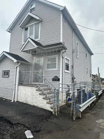9934 164th Avenue, Hamilton, NY 11414