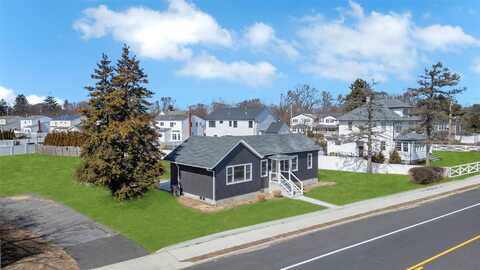 60 udall Road, West Islip, NY 11795