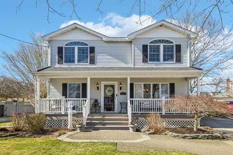 9 Pinehurst Road, Farmingdale, NY 11735