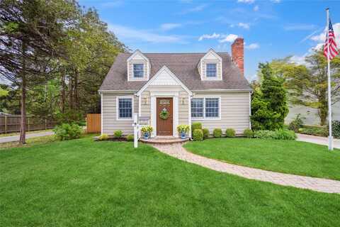 67 Snedecor Avenue, Bayport, NY 11705