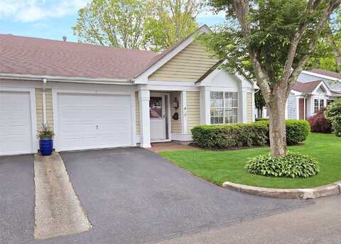 11 Cutchogue Court, Ridge, NY 11961