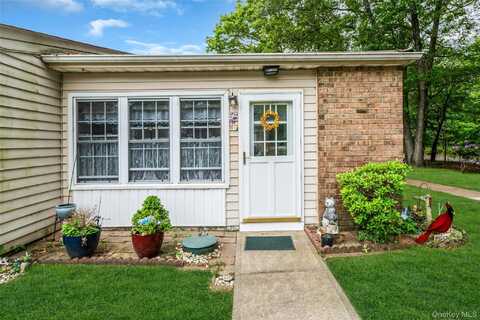 423 Woodbridge, Ridge, NY 11961