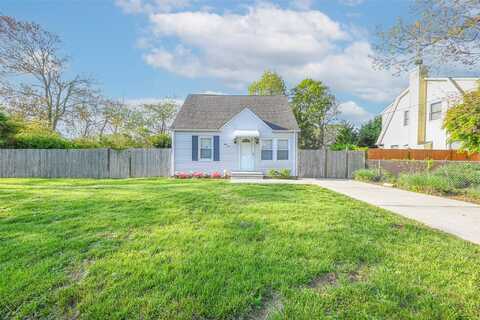 36 Westminster Drive, Shirley, NY 11967