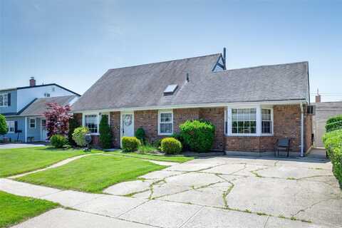 98 Bluespruce Road, Levittown, NY 11756