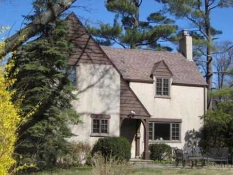 52 Summit Road, Port Washington, NY 11050