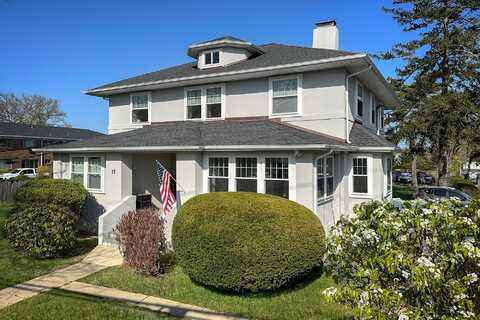 15 South Saxon Avenue, Bay Shore, NY 11706