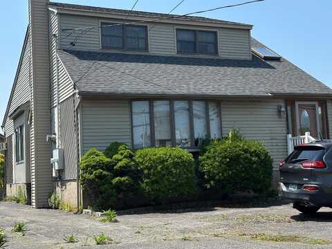 48 New Point Place, Amityville, NY 11701