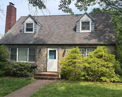 71 Floral Boulevard, Floral Park, NY 11001
