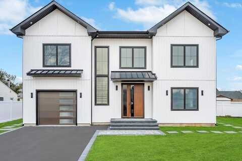 319 Blacksmith Road W, Levittown, NY 11756