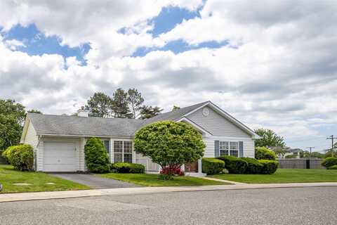 24 Pilar Lane, Oakdale, NY 11769