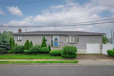 12 Roosevelt Place, Massapequa, NY 11758
