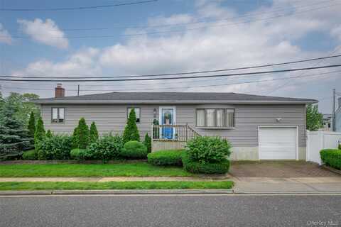 12 Roosevelt Place, Massapequa, NY 11758
