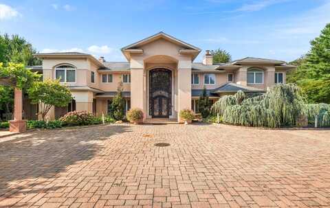 5 Glen Hill Court, Dix Hills, NY 11746