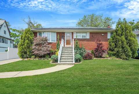 123 Baker Court, Island Park, NY 11558