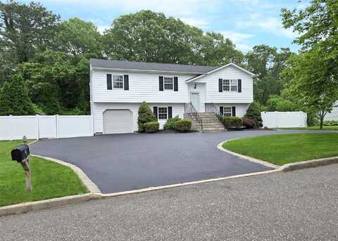 33 ROOSEVELT Avenue, Selden, NY 11784
