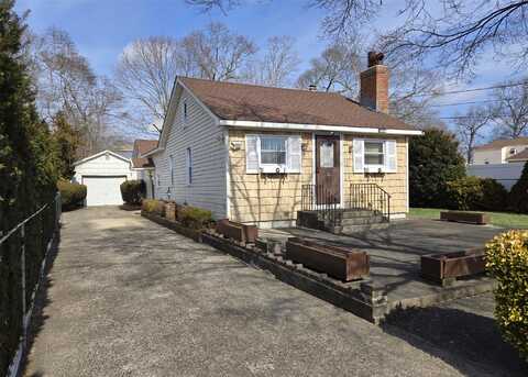 9 Inwood Avenue, Selden, NY 11784