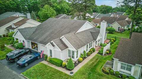 5 Sayville Court, Ridge, NY 11961