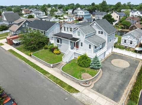 25 Meadow Lane, Amityville, NY 11701