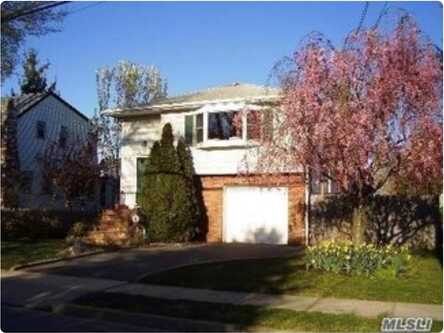104 Kuhl Avenue, Hicksville, NY 11801