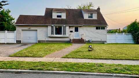 6 Maple Lane, Massapequa Park, NY 11762
