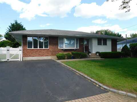 7 Audrey Lane, Commack, NY 11725