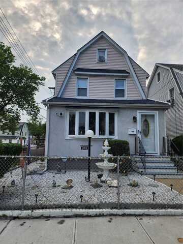 18701 Keeseville Avenue, Saint Albans, NY 11412