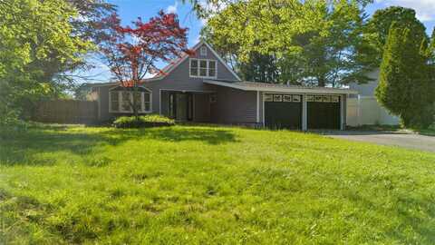 28 Snowberry Lane, Islandia, NY 11749