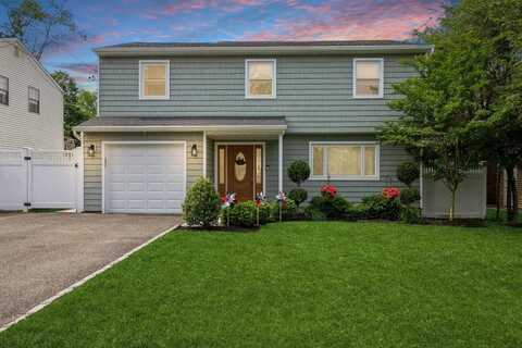 32 Illinois Street, Dix Hills, NY 11746