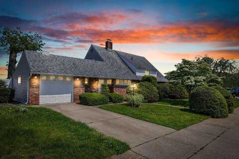 2 Starlight Lane, Levittown, NY 11756