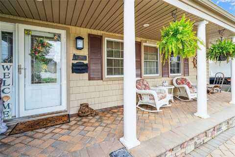 1 Angelica Court, West Babylon, NY 11704