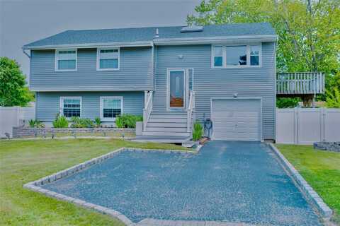 3 Cobb Lane, Medford, NY 11763