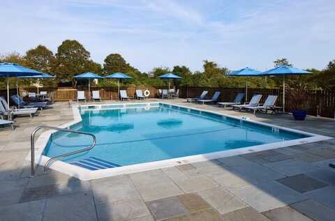 21 S Fulton Dr, Montauk, NY 11954