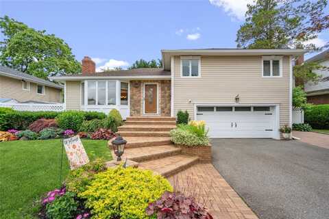 86 Phipps Lane, Plainview, NY 11803