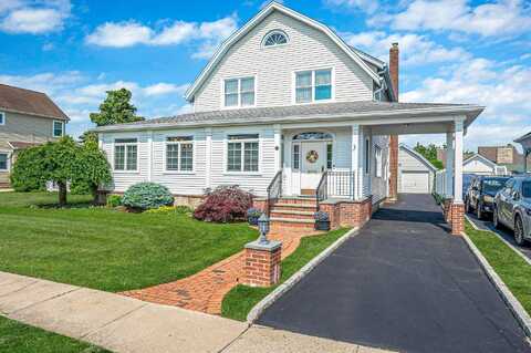 33 S Bay Avenue, Amityville, NY 11701