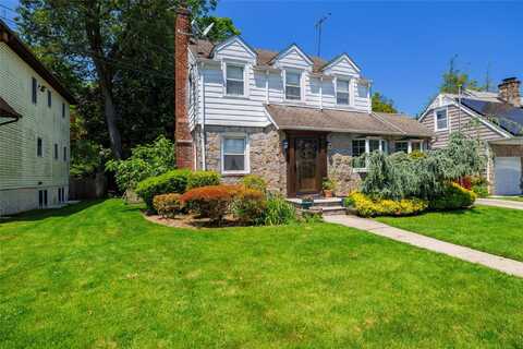 17 Adair Court, Malverne, NY 11565