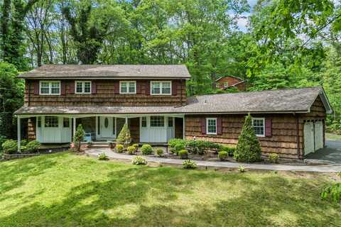 9 Maryland Street, Dix Hills, NY 11746