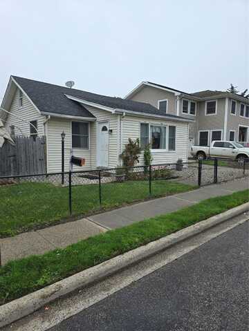 30 Julian Place, Island Park, NY 11558