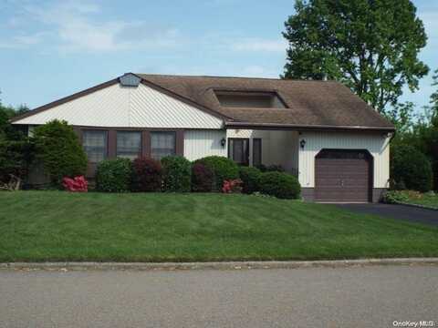 43 Forte Avenue, Medford, NY 11763