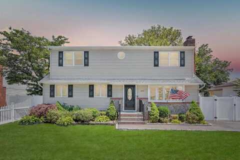 260 9th Street, Bethpage, NY 11714