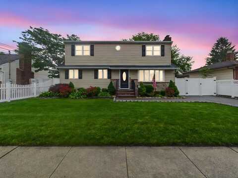 260 9th Street, Bethpage, NY 11714