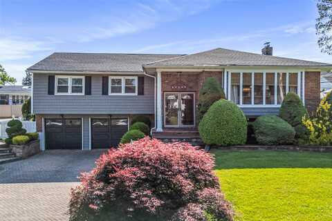 95 The Dell, Searingtown, NY 11507