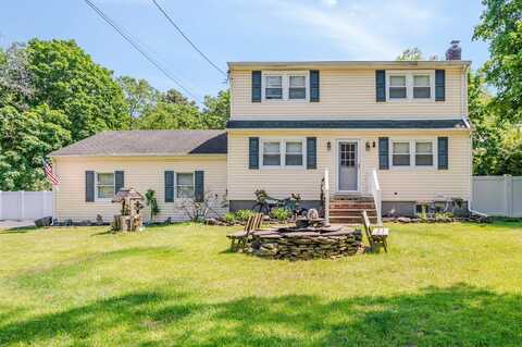 20 Wainwright Street, Ronkonkoma, NY 11779